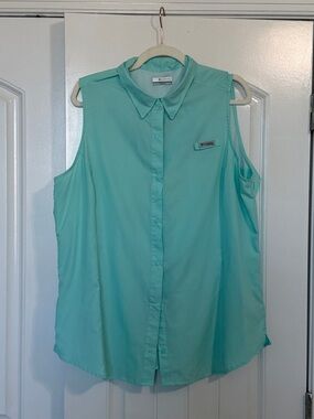 Columbia Sleeveless Button-Down Shirt in Aqua Teal